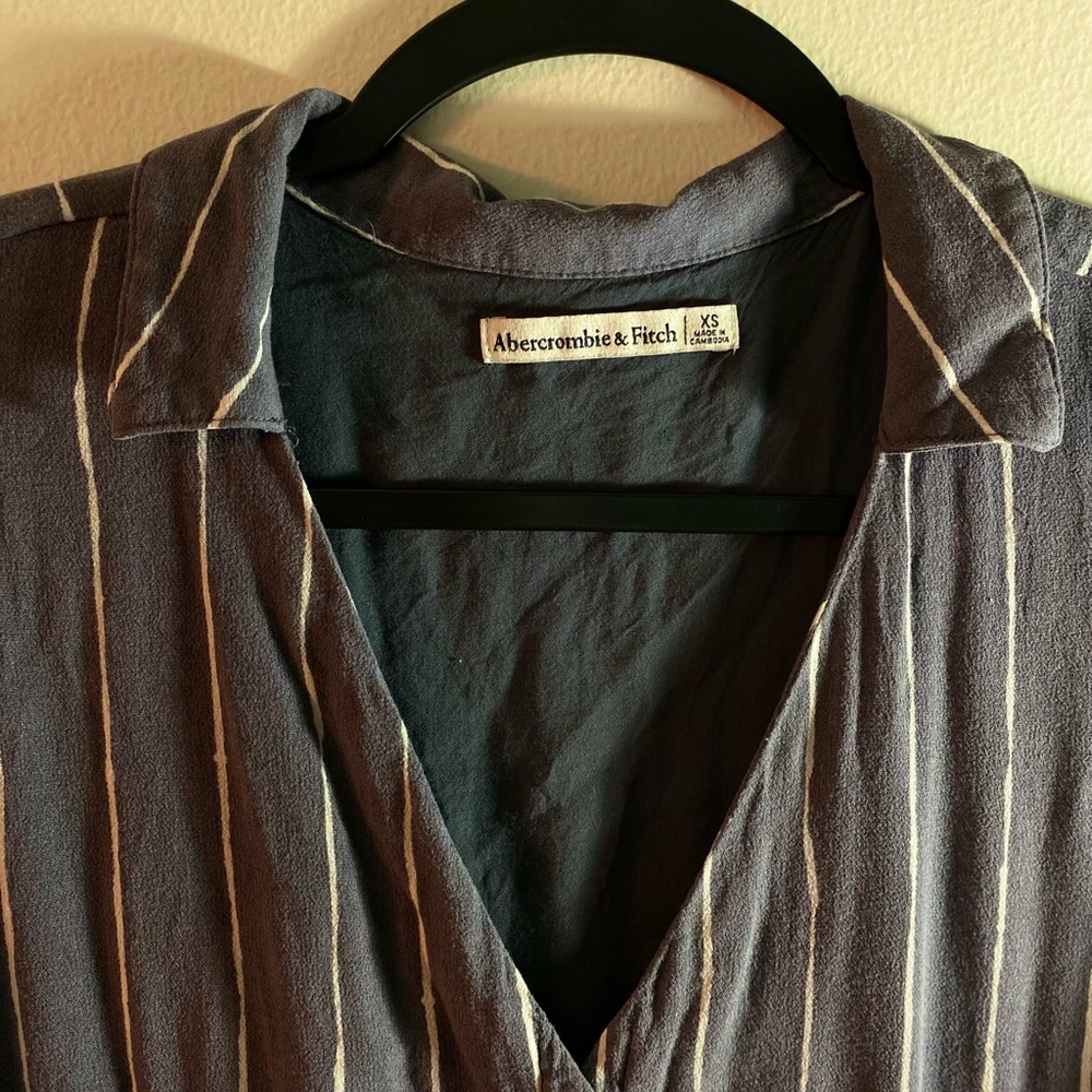 Abercrombie & Fitch Men's Charcoal and White Striped Shirt